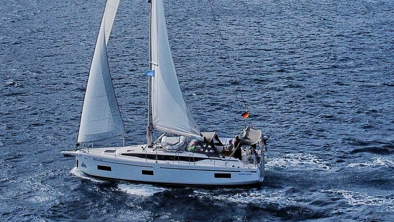 Skipper enjoying an independent bareboat charter with on-the-water support