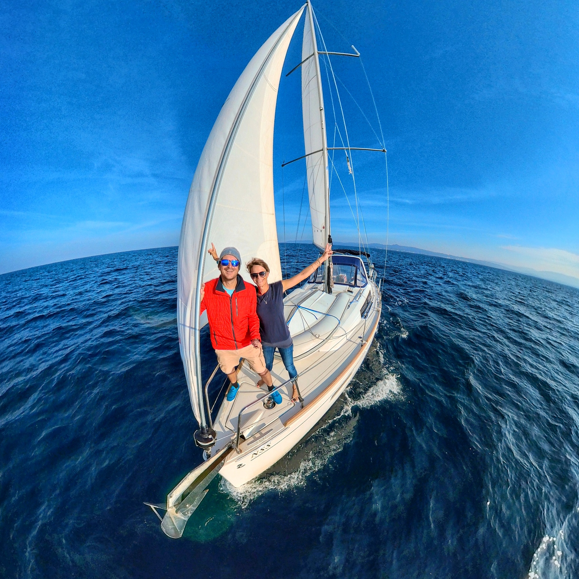 The couple that sails together, stays together!