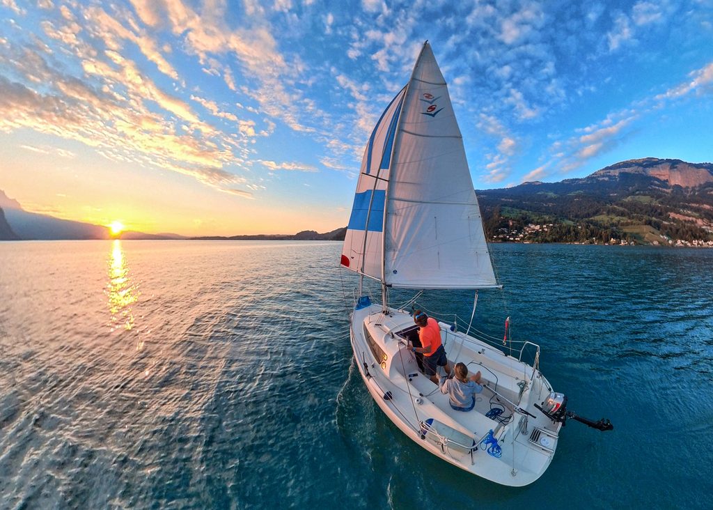 Spinnaker Sailing a Sunwind 221 into the sunset on Vierwaldstaettersee
