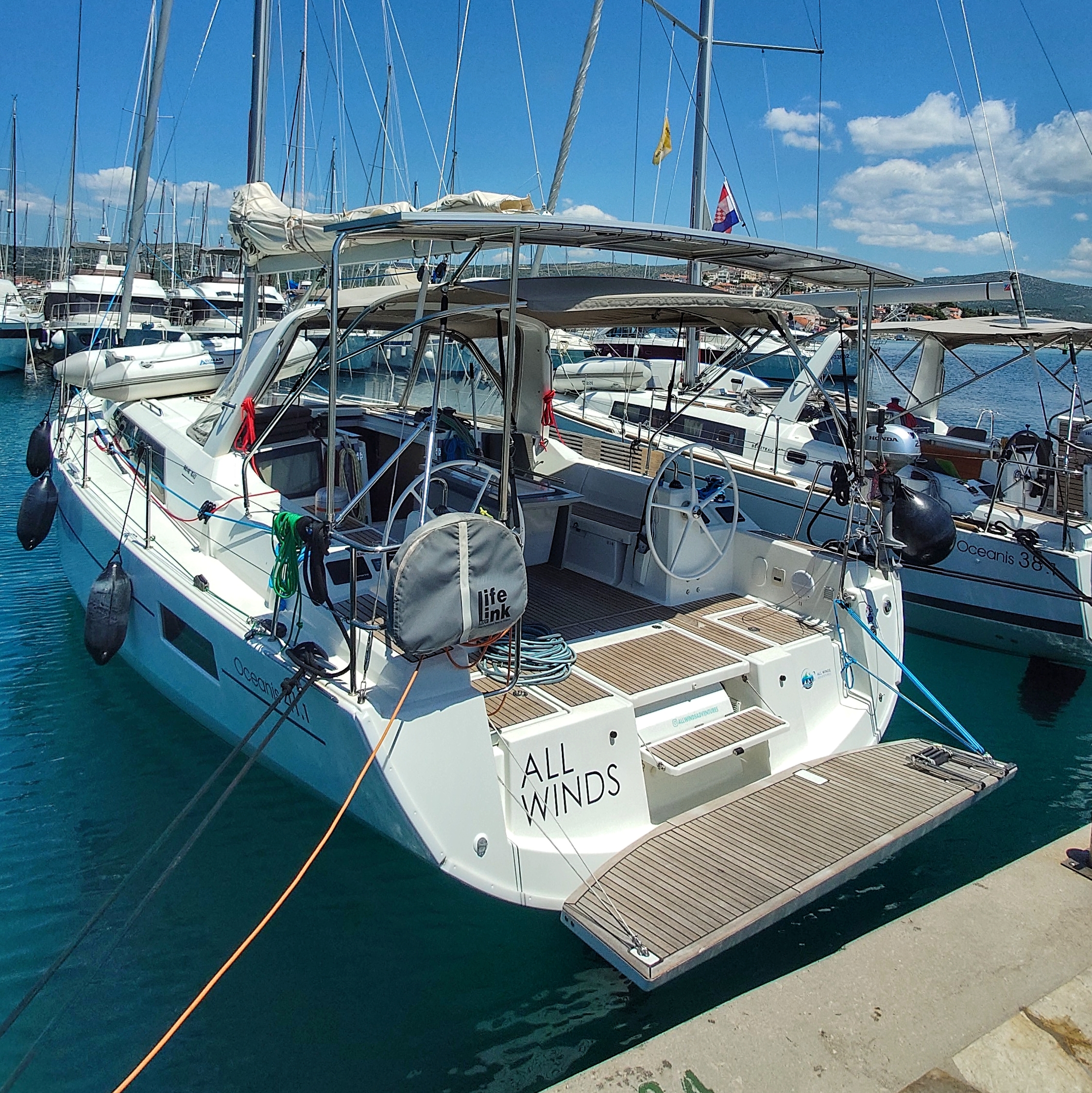 Coaching yacht All Winds docked during an assisted bareboat charter